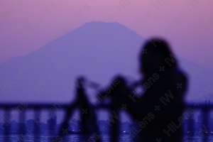 写真家を魅了する夕景の富士山