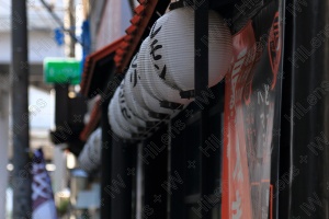 静かな昼間の居酒屋街