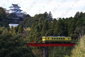 いすみ鉄道が走る鉄橋と大多喜城