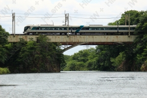 東武鉄道「リバティ」が渡る鬼怒川橋梁