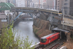 総武線と丸ノ内線、神田川