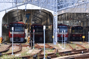 電車が並べられたメンテナンスヤード