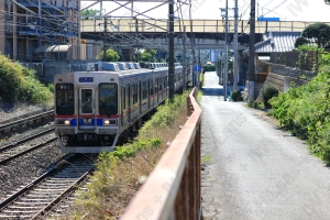 京成津田沼駅付近の小道探訪は眩しい夏