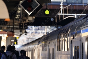 鉄道乗り場の駅風景