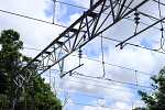 鉄道に電力供給する架線