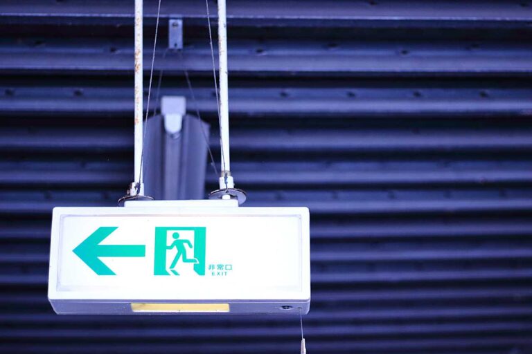 非常口サインは常に教示の写真素材