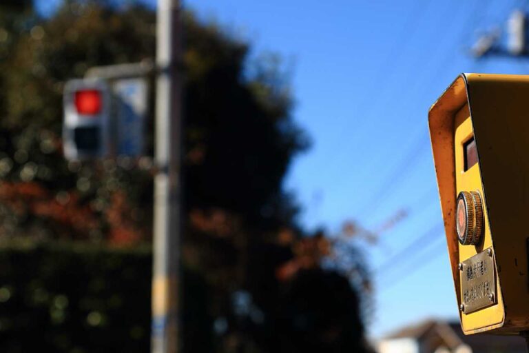 押しボタン式信号機の写真素材