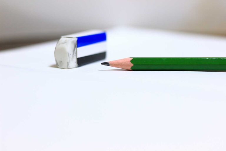 白紙のアイデア帳の写真素材