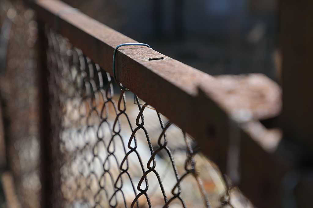 赤錆フェンスノスタルジーの写真素材