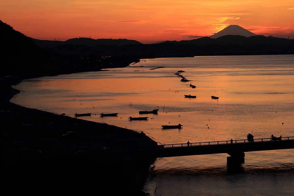 暮れる馬堀海岸の写真素材