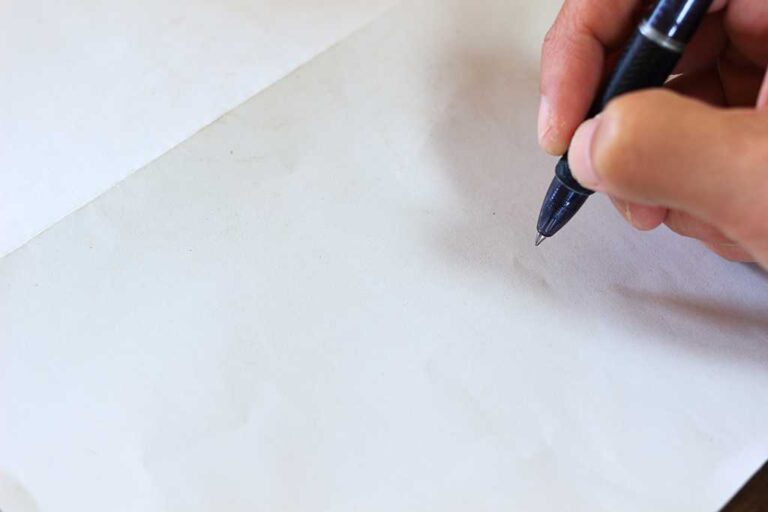 書類執筆の写真素材