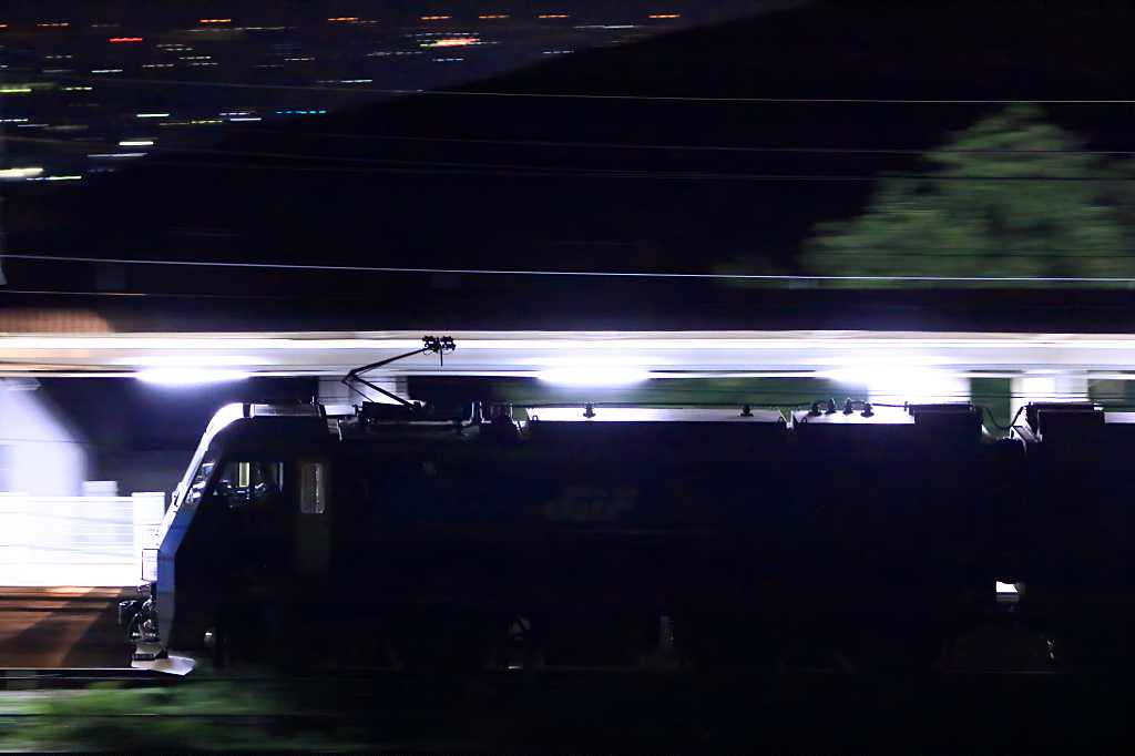 貨物列車が通過の写真素材