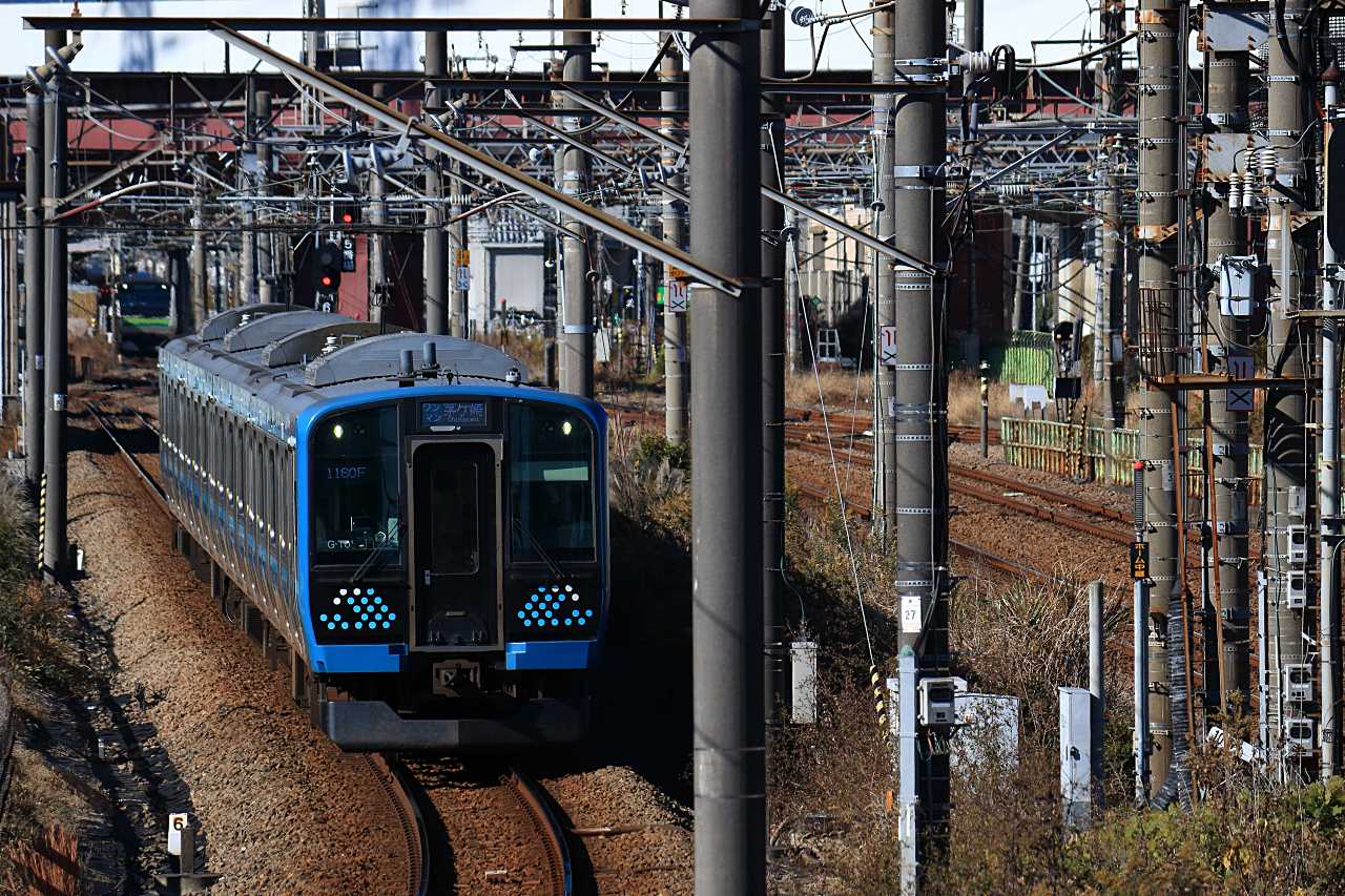 相模線が橋本駅を出発の写真素材