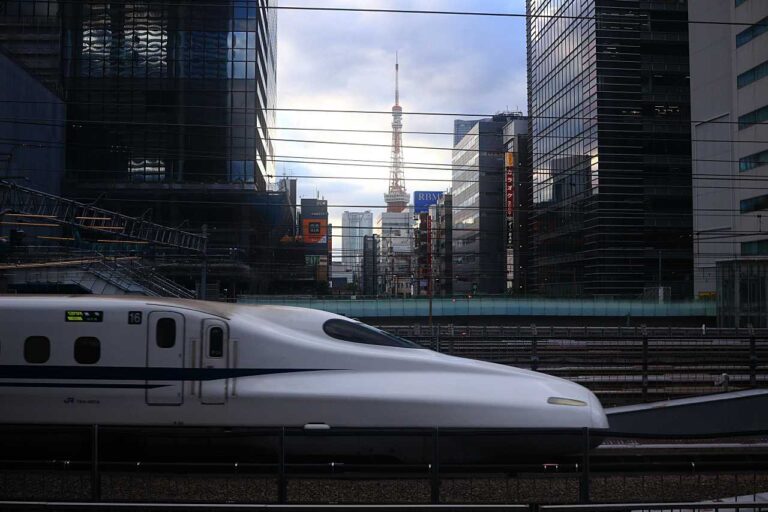 新幹線の流線型ノーズの写真素材