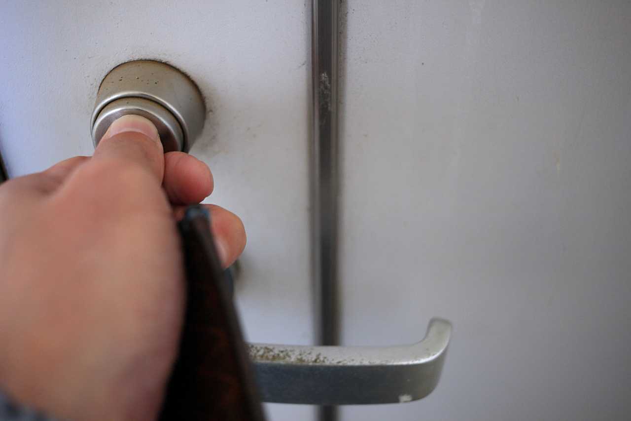 施錠確認戸締りOKの写真素材