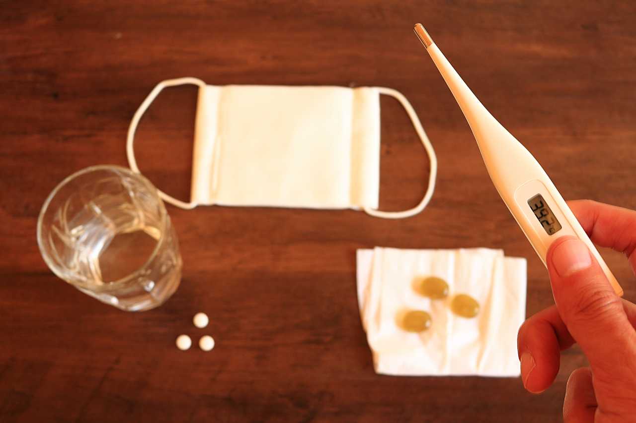 発熱風邪を療養の写真素材