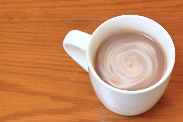 渦巻くコーヒーミルクの写真素材