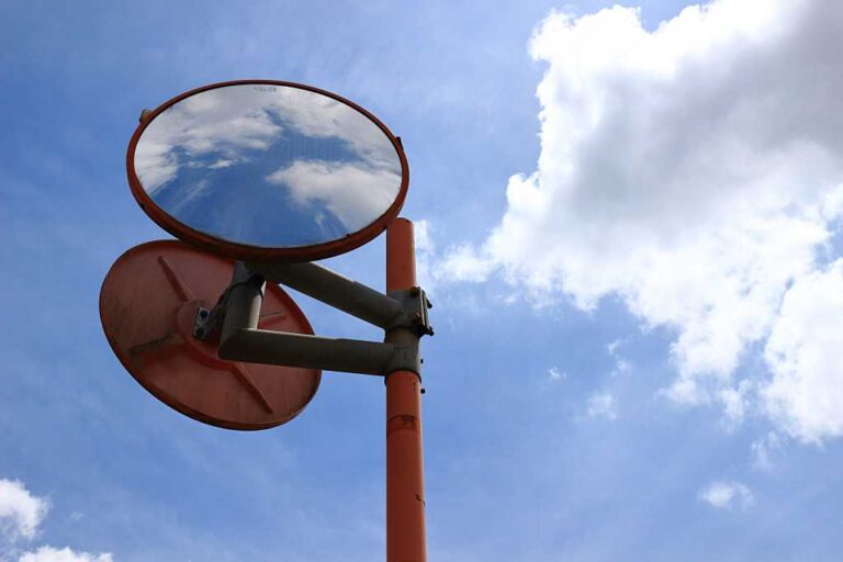 カーブミラーの写真素材