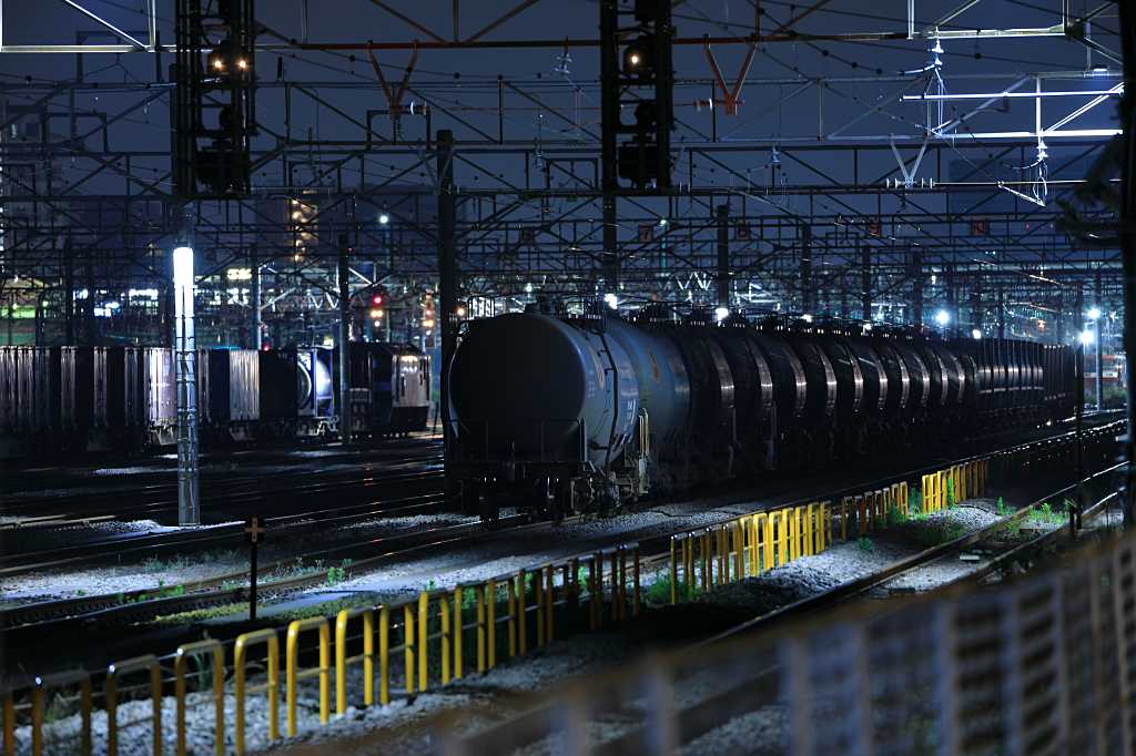 操車場夜景の写真素材