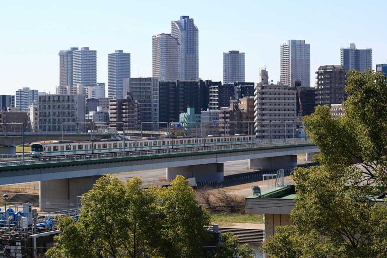 ベッドタウンと地下鉄の写真素材