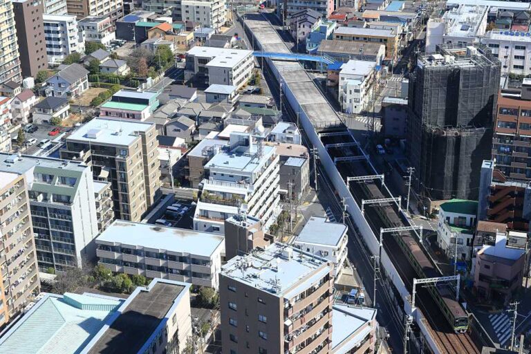 地下鉄トンネル出入口の写真素材