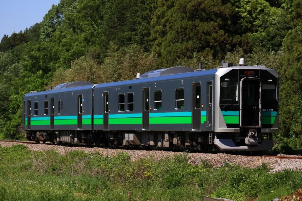 JR東日本「HB-E220系」車両